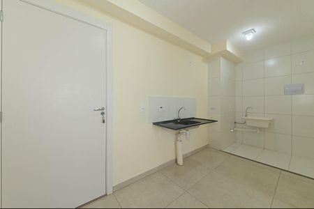 Cozinha de apartamento para alugar com 2 quartos, 34m² em Jardim São Luís, São Paulo