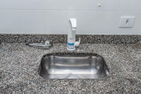 Sala e cozinha de apartamento para alugar com 2 quartos, 50m² em São Domingos, São Paulo