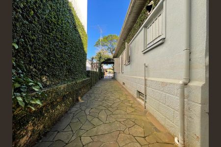 Casa à venda com 253m², 4 quartos e 2 vagas Casa à venda com 253m², 4 quartos e 2 vagasÁrea externa