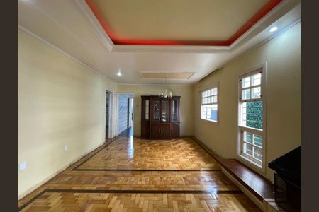Casa à venda com 253m², 4 quartos e 2 vagas Casa à venda com 253m², 4 quartos e 2 vagasSala