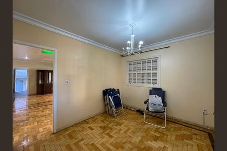 Casa à venda com 253m², 4 quartos e 2 vagas Casa à venda com 253m², 4 quartos e 2 vagasSala