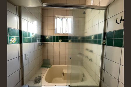 Casa à venda com 253m², 4 quartos e 2 vagas Casa à venda com 253m², 4 quartos e 2 vagasBanheiro da suíte