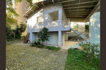 Casa à venda com 253m², 4 quartos e 2 vagas Casa à venda com 253m², 4 quartos e 2 vagasÁrea externa