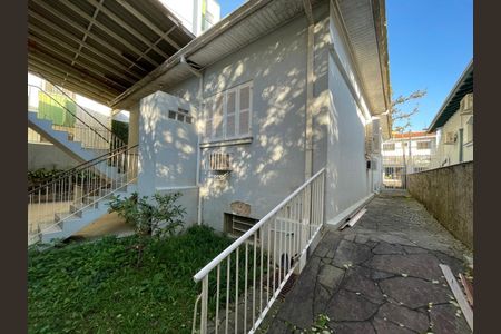 Casa à venda com 253m², 4 quartos e 2 vagas Casa à venda com 253m², 4 quartos e 2 vagasÁrea externa