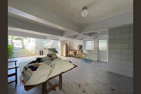 Casa à venda com 253m², 4 quartos e 2 vagas Casa à venda com 253m², 4 quartos e 2 vagasÁrea externa
