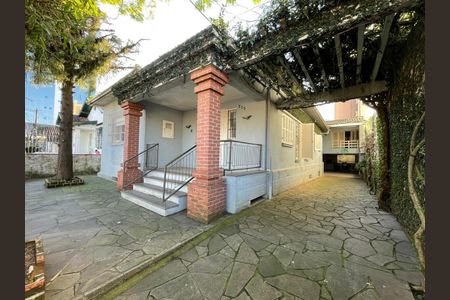 Casa à venda com 253m², 4 quartos e 2 vagas Casa à venda com 253m², 4 quartos e 2 vagasÁrea externa