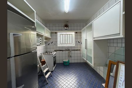 Casa à venda com 253m², 4 quartos e 2 vagas Casa à venda com 253m², 4 quartos e 2 vagasCozinha