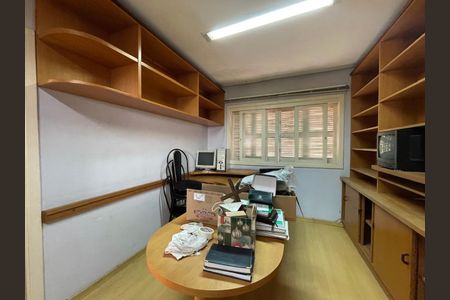 Casa à venda com 253m², 4 quartos e 2 vagas Casa à venda com 253m², 4 quartos e 2 vagasQuarto de serviço
