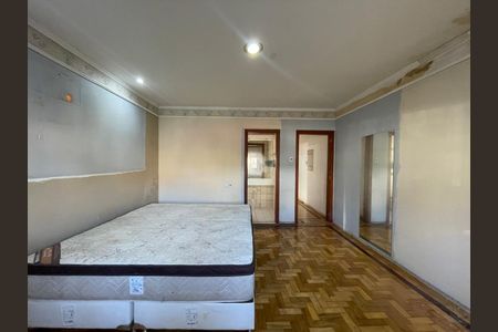 Casa à venda com 253m², 4 quartos e 2 vagas Casa à venda com 253m², 4 quartos e 2 vagasSuíte