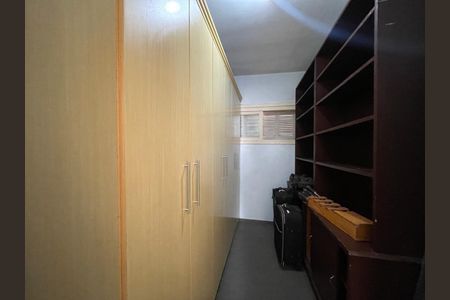 Casa à venda com 253m², 4 quartos e 2 vagas Casa à venda com 253m², 4 quartos e 2 vagasDespensa