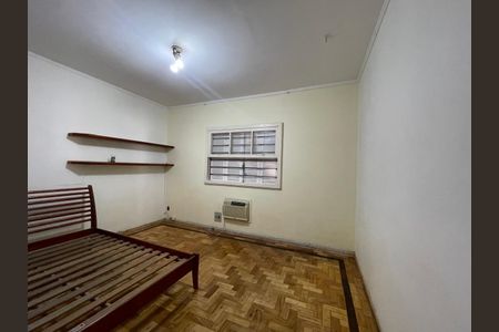 Casa à venda com 253m², 4 quartos e 2 vagas Casa à venda com 253m², 4 quartos e 2 vagasQuarto