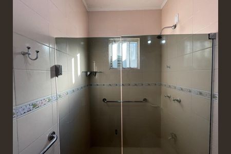Casa à venda com 253m², 4 quartos e 2 vagas Casa à venda com 253m², 4 quartos e 2 vagasBanheiro social