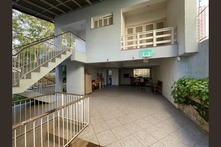 Casa à venda com 253m², 4 quartos e 2 vagas Casa à venda com 253m², 4 quartos e 2 vagasÁrea externa