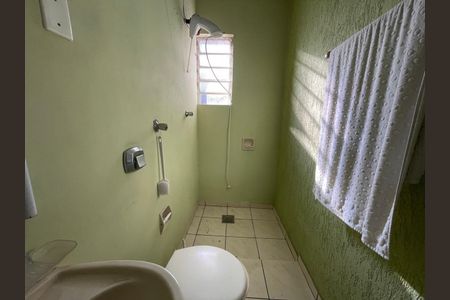 Casa à venda com 253m², 4 quartos e 2 vagas Casa à venda com 253m², 4 quartos e 2 vagasBanheiro de serviço