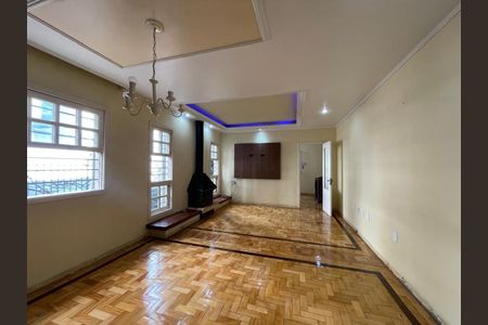 Casa à venda com 253m², 4 quartos e 2 vagas Casa à venda com 253m², 4 quartos e 2 vagasSala