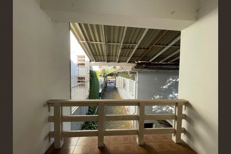 Casa à venda com 253m², 4 quartos e 2 vagas Casa à venda com 253m², 4 quartos e 2 vagasÁrea externa
