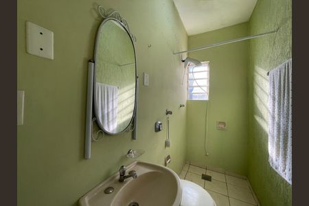 Casa à venda com 253m², 4 quartos e 2 vagas Casa à venda com 253m², 4 quartos e 2 vagasBanheiro de serviço