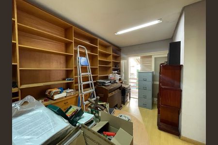Casa à venda com 253m², 4 quartos e 2 vagas Casa à venda com 253m², 4 quartos e 2 vagasQuarto de serviço