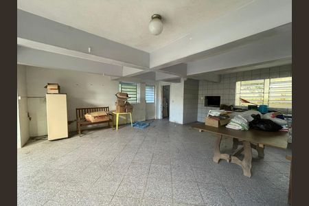 Casa à venda com 253m², 4 quartos e 2 vagas Casa à venda com 253m², 4 quartos e 2 vagasÁrea externa