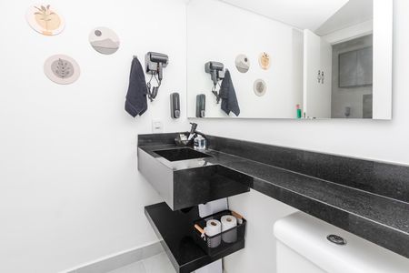 Banheiro de kitnet/studio para alugar com 1 quarto, 29m² em Vila Congonhas, São Paulo