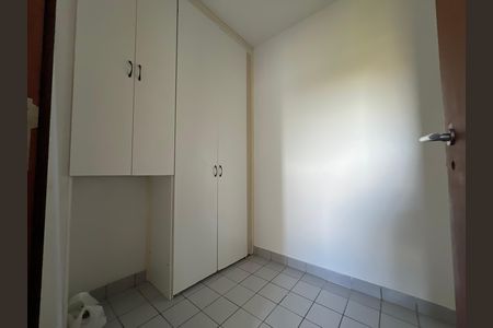 Apartamento para alugar com 210m², 4 quartos e 2 vagasEscritório / Quarto de Serviço 