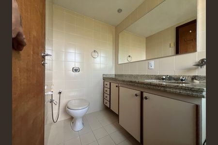 Apartamento para alugar com 210m², 4 quartos e 2 vagasBanheiro da Suíte 1