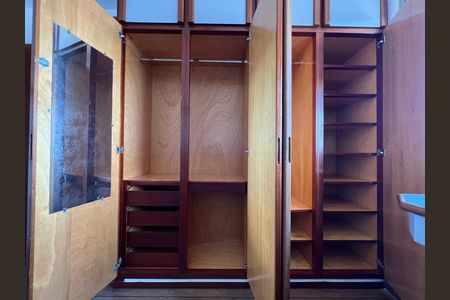 Apartamento para alugar com 210m², 4 quartos e 2 vagasQuarto 2 - Armários