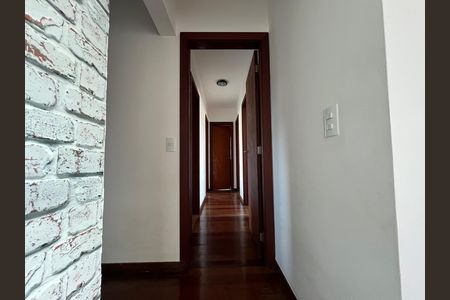 Apartamento para alugar com 210m², 4 quartos e 2 vagasCorredor para os quartos 