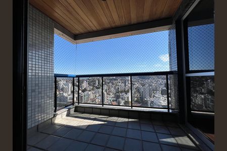Apartamento para alugar com 210m², 4 quartos e 2 vagasSacada