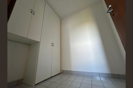 Apartamento para alugar com 210m², 4 quartos e 2 vagasEscritório / Quarto de Serviço 