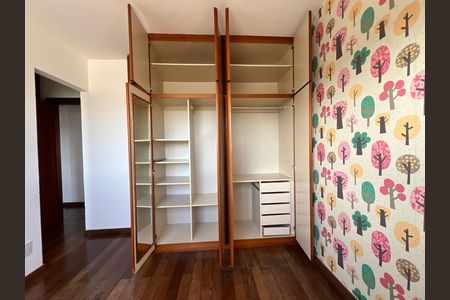 Apartamento para alugar com 210m², 4 quartos e 2 vagasSuíte 2 - Armário 