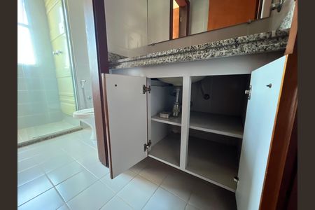 Apartamento para alugar com 210m², 4 quartos e 2 vagasBanheiro Social - Armários 
