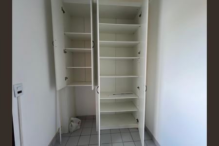 Apartamento para alugar com 210m², 4 quartos e 2 vagasEscritório / Quarto de Serviço Armários 