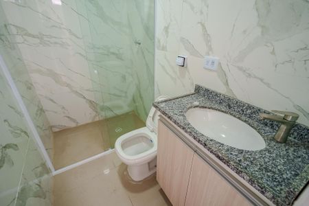 Banheiro de casa para alugar com 1 quarto, 35m² em Jaguaré, São Paulo