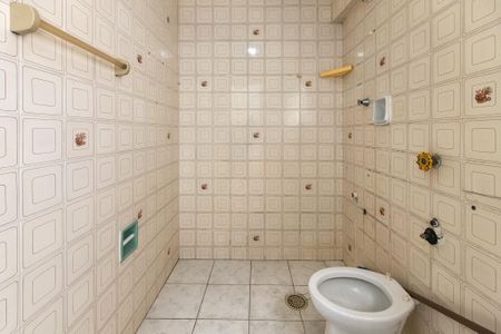 Banheiro de apartamento para alugar com 1 quarto, 70m² em Guilhermina, Praia Grande