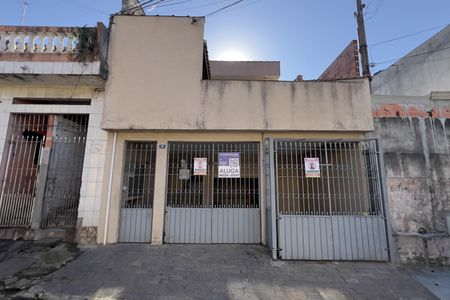 Fachada com placa grande de casa para alugar com 1 quarto, 150m² em Jardim Elizabeth, Guarulhos