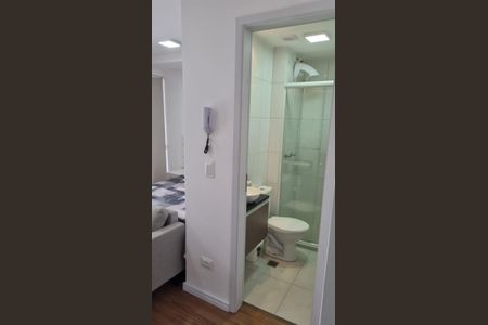 Banheiro de kitnet/studio para alugar com 1 quarto, 41m² em Alto da XV, Curitiba