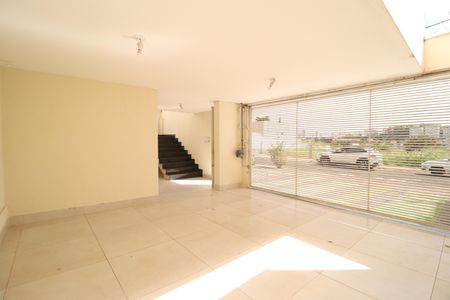 Garagem de casa para alugar com 3 quartos, 200m² em Jardim Karaíba, Uberlândia