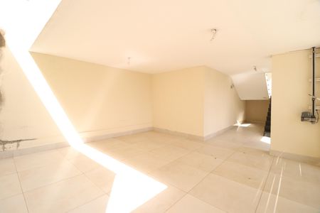 Garagem de casa para alugar com 3 quartos, 200m² em Jardim Karaíba, Uberlândia