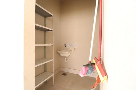 Área de Serviço de casa para alugar com 3 quartos, 200m² em Jardim Karaíba, Uberlândia