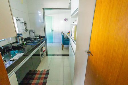 cozinha de casa à venda com 2 quartos, 115m² em Santa Monica, Belo Horizonte