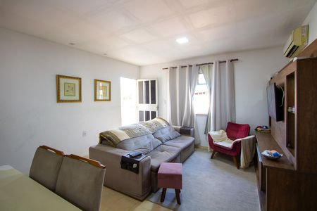 Sala 1 de casa para alugar com 3 quartos, 100m² em Mutua, São Gonçalo