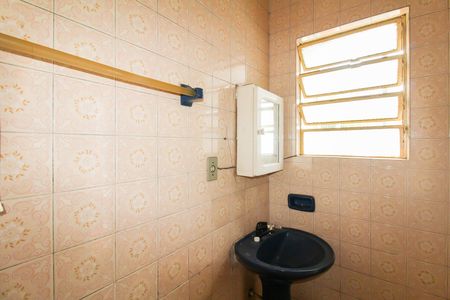 Apartamento para alugar com 63m², 2 quartos e sem vaga Apartamento para alugar com 63m², 2 quartos e sem vagaBanheiro social