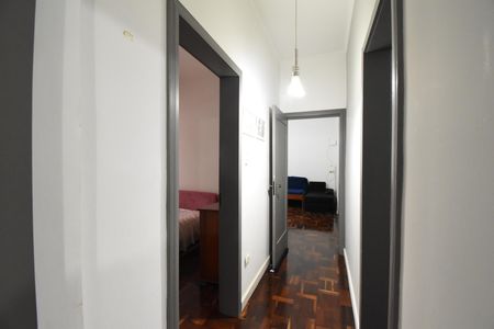 Corredor de apartamento à venda com 2 quartos, 130m² em Centro, Curitiba