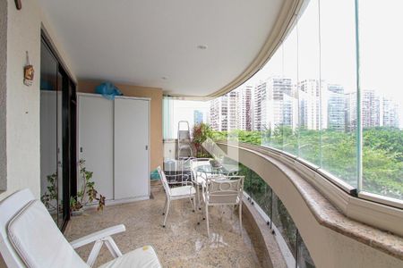 Apartamento à venda com 85m², 2 quartos e sem vaga Apartamento à venda com 85m², 2 quartos e sem vagaVaranda
