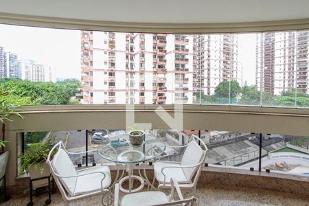 Apartamento à venda com 85m², 2 quartos e sem vaga Apartamento à venda com 85m², 2 quartos e sem vagaVaranda