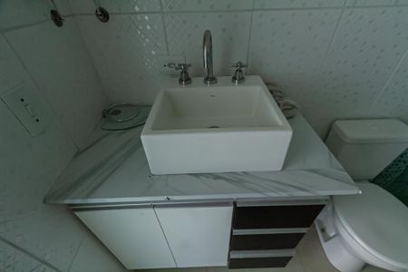 Apartamento para alugar com 70m², 2 quartos e 1 vaga Apartamento para alugar com 70m², 2 quartos e 1 vagaBanheiro