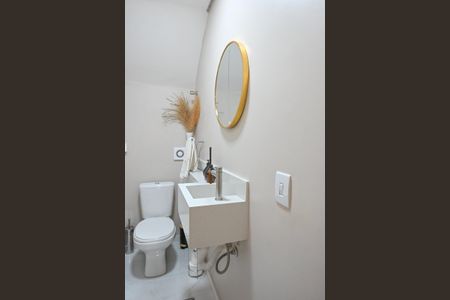 Lavabo de casa para alugar com 3 quartos, 160m² em Jardim Wanda, Taboão da Serra