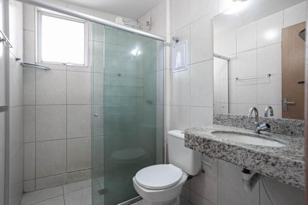 Banheiro social de apartamento para alugar com 2 quartos, 53m² em Manacás, Belo Horizonte
