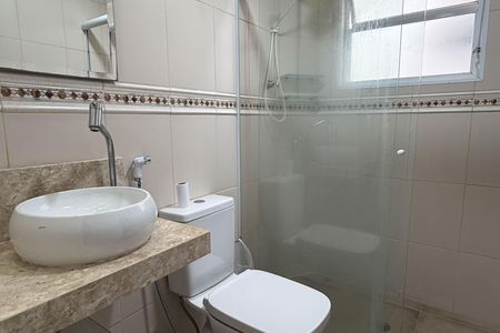 Banheiro de apartamento para alugar com 1 quarto, 45m² em Ponta da Praia, Santos